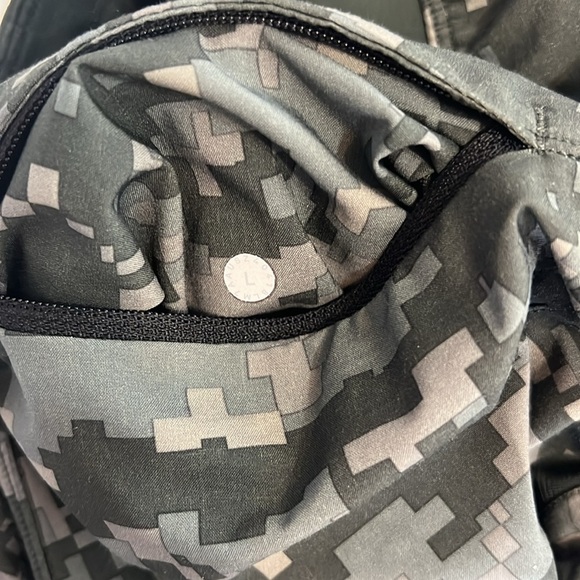 Lululemon Men's T.H.E. Short 9" Athletic Lined Micro Camo Print Sz L - Picture 5 of 10